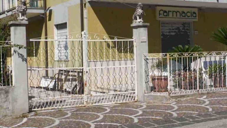 Montoro, bomba carta contro una farmacia: panico tra i residenti nel cuore della notte
