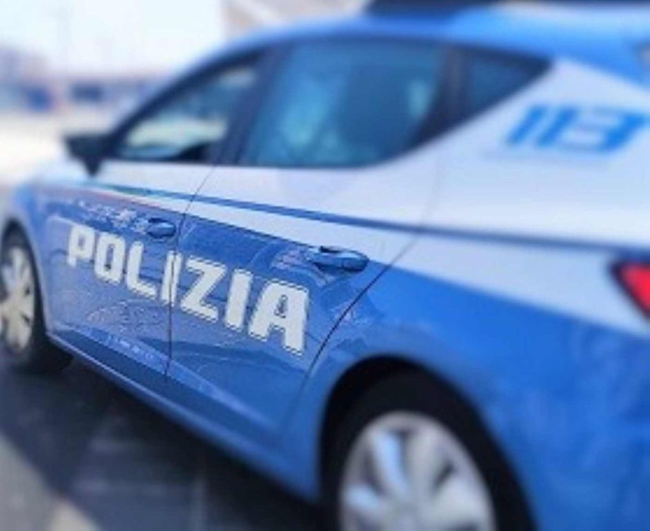 Napoli, 21enne fugge alla vista della polizia e getta pistola: arrestato nel centro storico