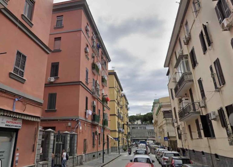 Napoli, agguato a Fuorigrotta: 48enne ferito all’addome da un colpo di pistola