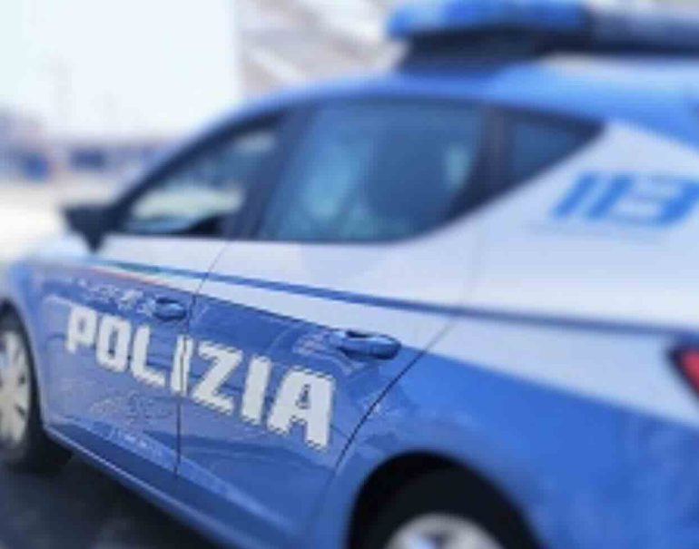 Napoli, arrestati per estorsione due parcheggiatori abusivi