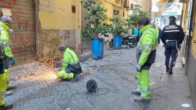 Napoli, controlli nei Quartieri Spagnoli: sequestri e raffica di sanzioni contro abusivismo e irregolarità