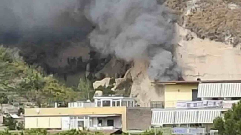 Napoli, il Prefetto convoca l’unità di crisi dopo l’inferno di fuochi d’artificio a Pianura
