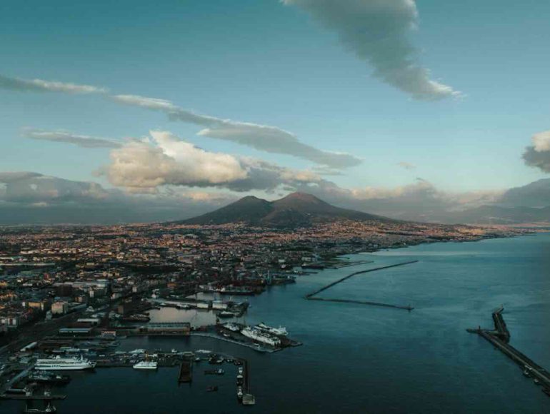 Napoli, la città dei cuori: come trovare l’amore nel caos