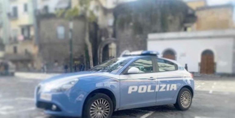 Napoli, minorenni armati fuggono all’alt della polizia: inseguiti e bloccati