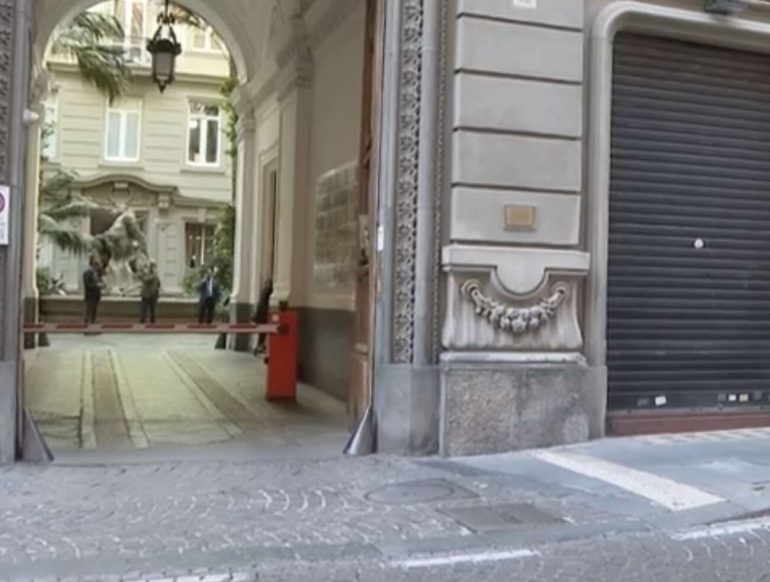 Napoli, morto l’operaio rimasto ferito mentre ristrutturava una palestra in via Dei Mille