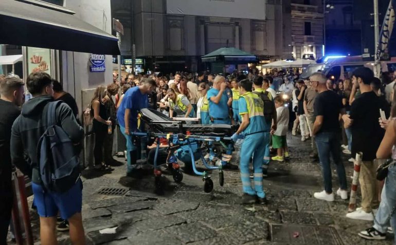 Napoli, turista travolta da scooter dopo il concerto di D’Alessio