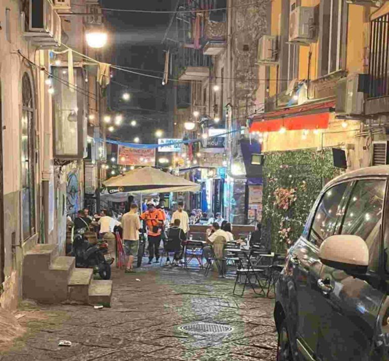 Quartieri Spagnoli, cresce la spinta per la pedonalizzazione: “Non più un’utopia, ma una necessità”