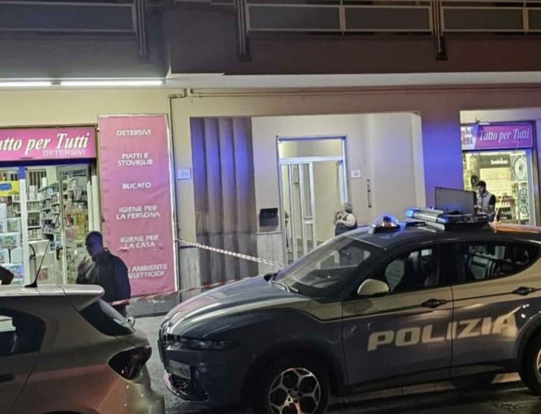 Sarno, è un militare della Finanza il giovane che ha ferito la mamma con 2 colpi di pistola