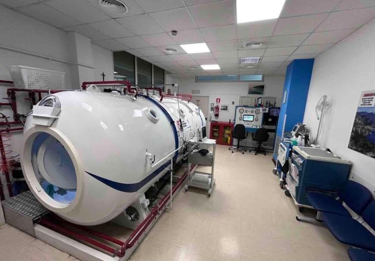 Sub di Molfetta colpito da embolia dopo immersione: salvato dai medici del Ruggi