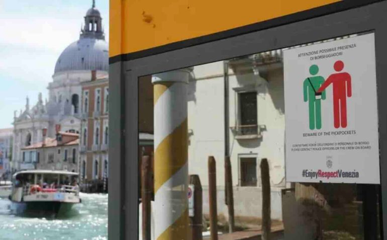 Venezia, i borseggiatori denunciano i cittadini che li segnalano