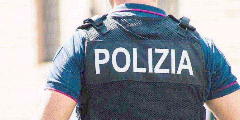 Napoli, poliziotto perse occhio per gli scontri allo stadio: risarcito con 300mila euro