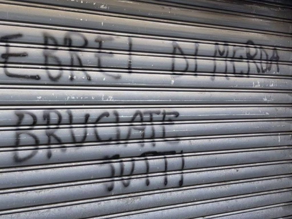 Insulti antisemiti su panificio kosher: ‘Ebrei di m…, bruciate tutti’