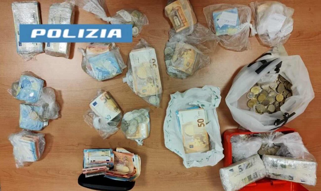 Afragola, blitz al rione Salicelle: arrestato 21enne con panetto di hashish