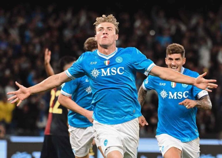 Napoli, Hojlund è il «Rising Star» di dicembre