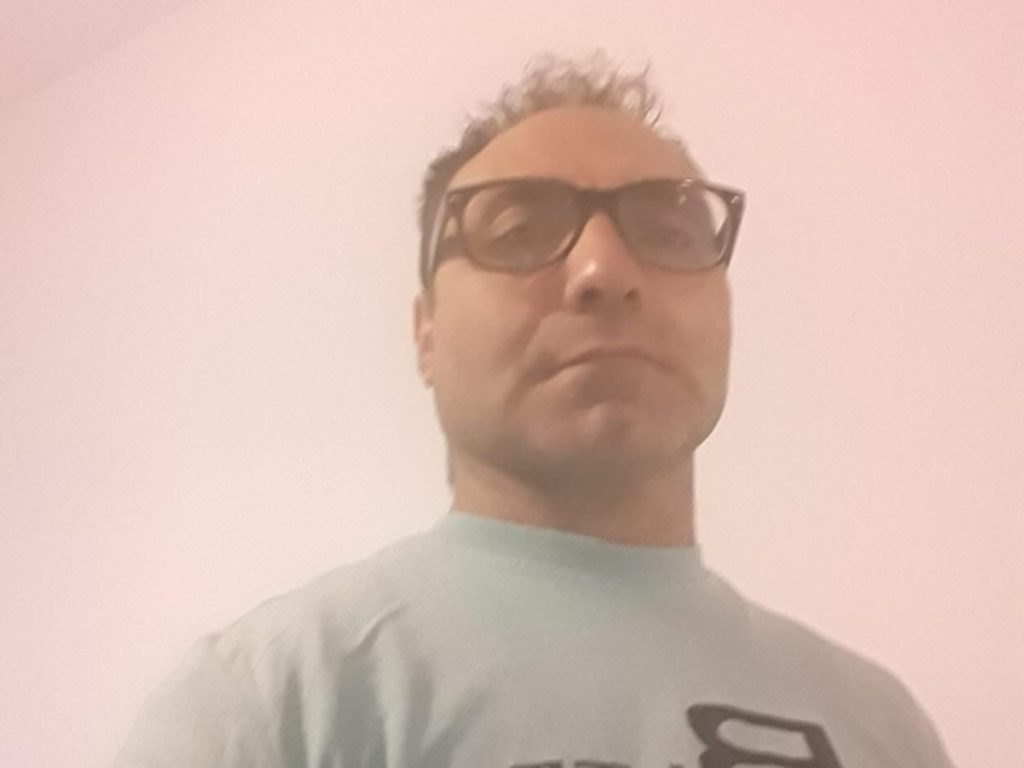 Autista di Arzano muore travolto da auto mentre chiedeva aiuto dopo un incidente