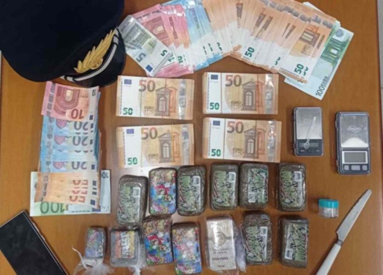 Il materiale sequestrato