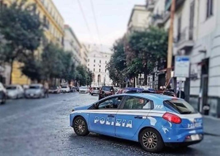 Rapina in pieno centro: sventato il furto del portafogli a Corso Umberto I, arrestati due algerini