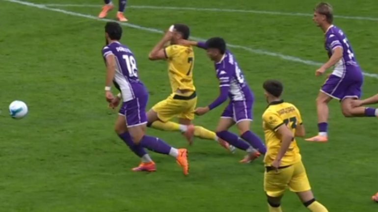 L’Aia boccia il rigore dato al Milan contro la Fiorentina: “Il VAR non doveva intervenire”