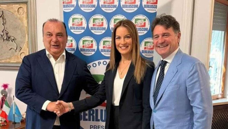 Camorra, arrestata la vicesindaca di Santa Maria a Vico: salta la candidatura alle regionali con Forza Italia
