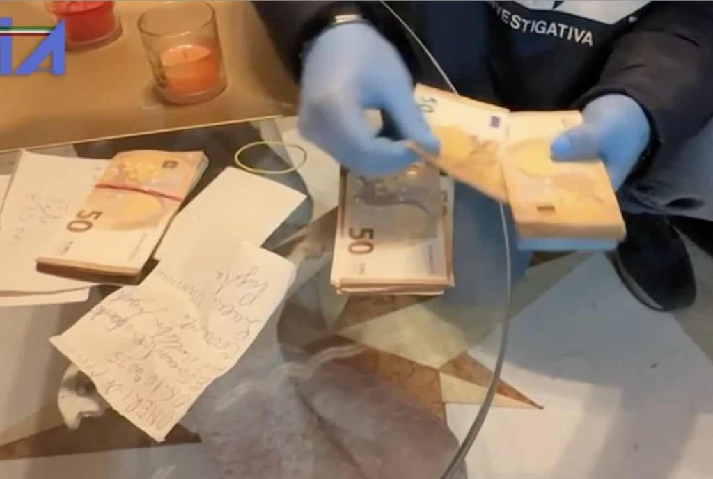 Camorra, il triangolo criminale tra i clan D’Alessandro, Genovese e Nuovo clan Partenio: i 16 arrestati