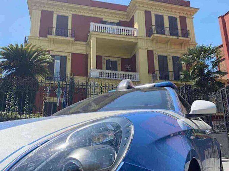 Nella foto, un particolare della vicenda.