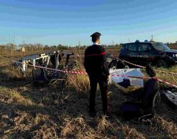 Casapesenna, scoperta discarica abusiva in un fondo agricolo: scatta il sequestro dei carabinieri