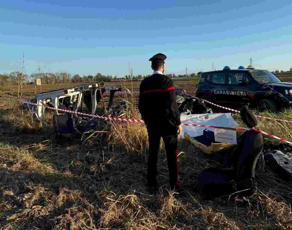 Casapesenna, scoperta discarica abusiva in un fondo agricolo: scatta il sequestro dei carabinieri