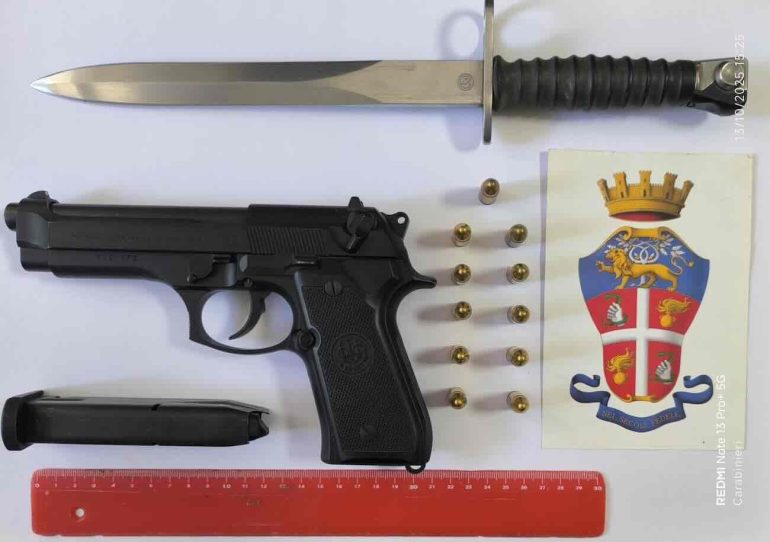 Caserta, aggredisce e ferisce la madre e nasconde una pistola: arrestato 63enne