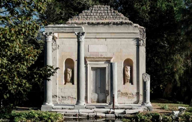 Caserta, restauri conclusi al lago delle Ninfee: il Tempio Diruto torna a incantare i visitatori