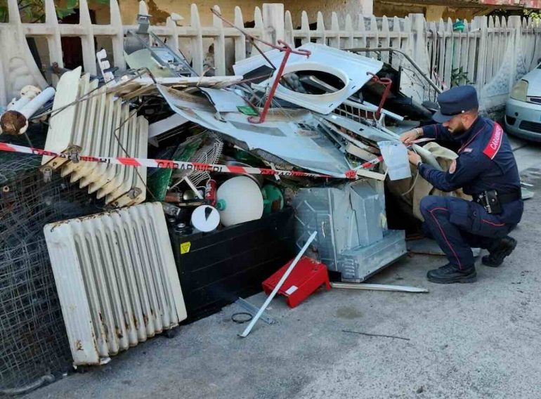 Castel Volturno,scoperta officina abusiva con una discarica di rifiuti pericolosi