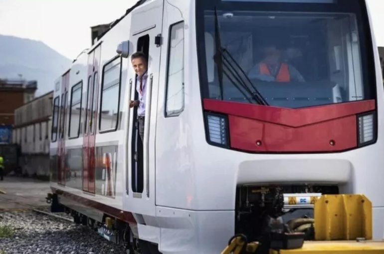 Circumvesuviana, i nuovi treni ancora fermi: la consegna slitta per la terza volta in quattro anni