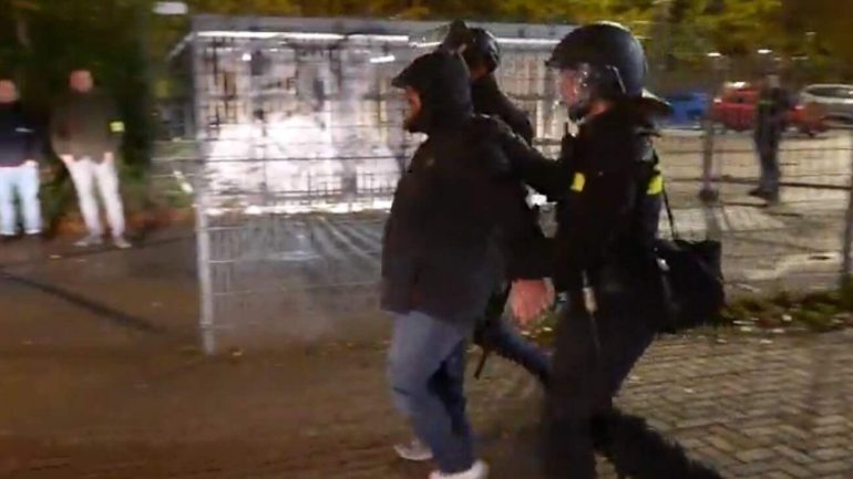 Eindhoven, caos tifosi napoletani: 230 arresti prima di PSV-Napoli. Tajani: “Farnesina sul caso”