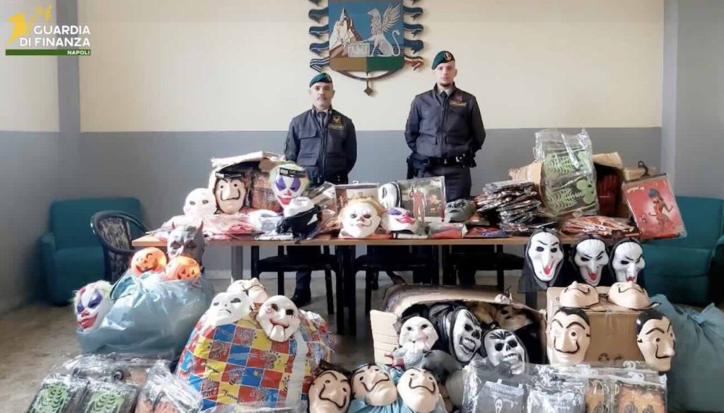 Halloween “sicuro” a Napoli,  maxi-sequestro di 100mila prodotti contraffatti e pericolosi