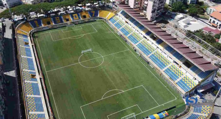 Juve Stabia-Palermo, prefetto vieta la vendita dei biglietti ai tifosi ospiti