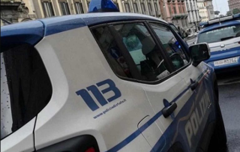 Materdei, blitz antidroga in un’abitazione: tre arresti dopo un’aggressione agli agenti