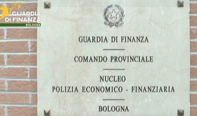 Maxi-confisca da 100 milioni al clan: sequestrate 2 barche di lusso a boss imprenditore