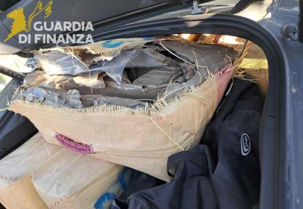 Maxi sequestro di droga a Serino: sequestrati 300 chilogrammi di strupefacenti