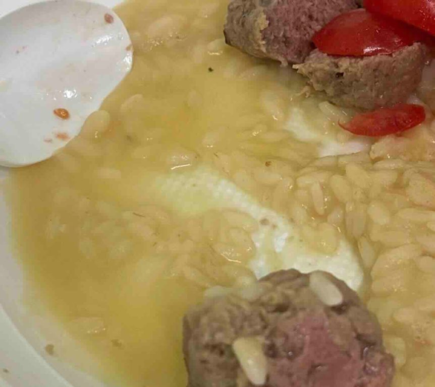 Mensa choc a Cavalleggeri, le mamme denunciano: “Rischio intossicazione per i nostri figli”