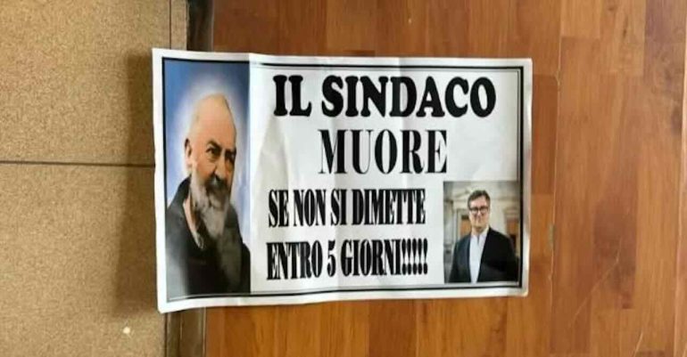 Minaccia di morte al sindaco di San Giuseppe Vesuviano: “Muori se non ti dimetti entro 5 giorni”