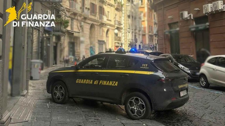 La Guardia di Finanza sequestra una mini moto