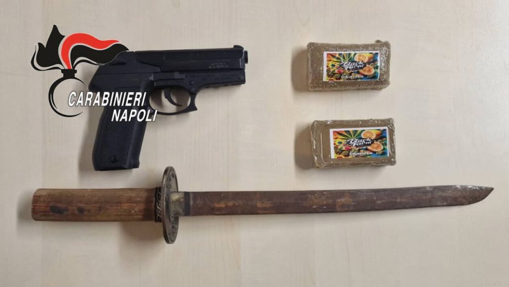 Napoli, coniugi pusher in manette a Scampia