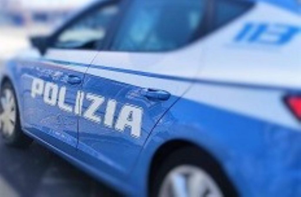 Salerno, ubriaco molesta ragazze: fermato e destinato al rimpatrio