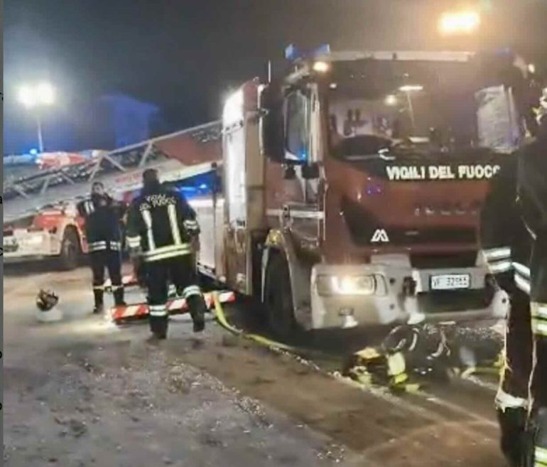 Napoli, dà fuoco alla casa: muore 64enne