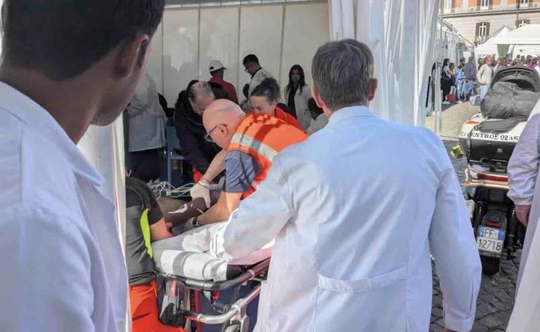 Napoli, malore a Piazza del Plebiscito durante la Giornata della Salute: salvato dal pronto intervento del 118