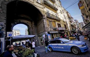 Napoli, pusher sorpreso a Porta Nolana: arrestato un 43enne tunisino