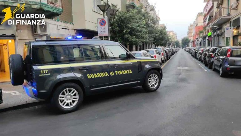 Napoli, smantellata piazza di spaccio al Rione Traiano
