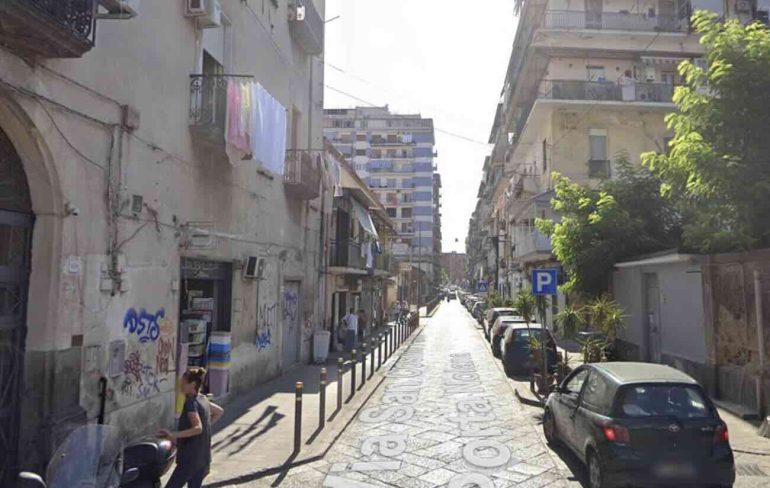 Napoli, stesa nella notte in via San Cosmo Fuori Porta Nolana