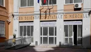 Napoli, studenti vogliono occupare il liceo per Gaza: la preside chiude la scuola