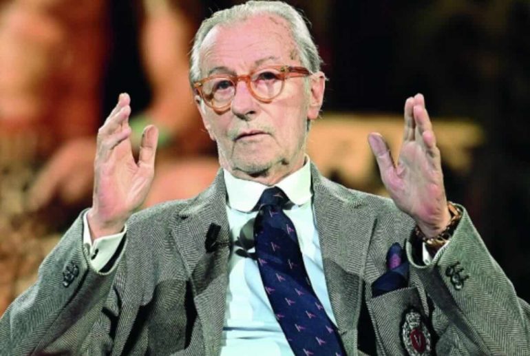 Paura per Vittorio Feltri, aggredito in pieno giorno a Milano: “Mi hanno spruzzato addosso un liquido”