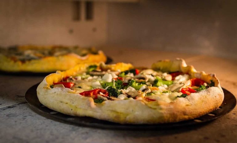 Pizza e pinsa a confronto: differenze che contano